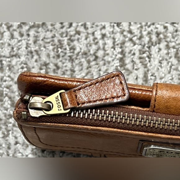 CLEARANCE! FOSSIL LEATHER WALLET - Picture 14 of 16